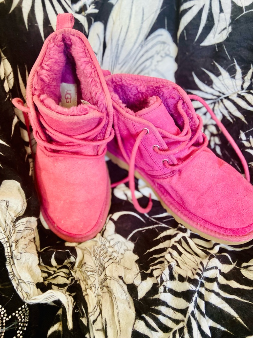 UGG Women’s Neumel boot Size 9 Strawberry Sorbet